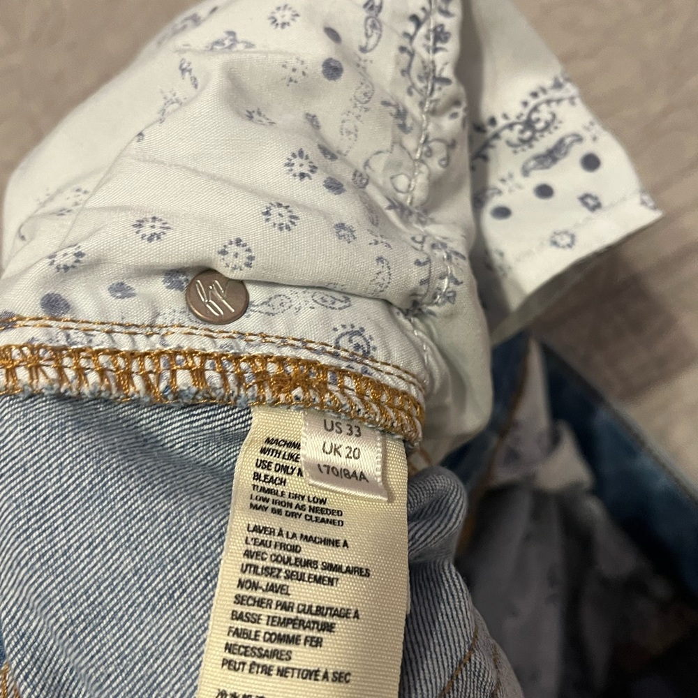 We the free jeans.  33” waist. EUC. - Picture 7 of 8